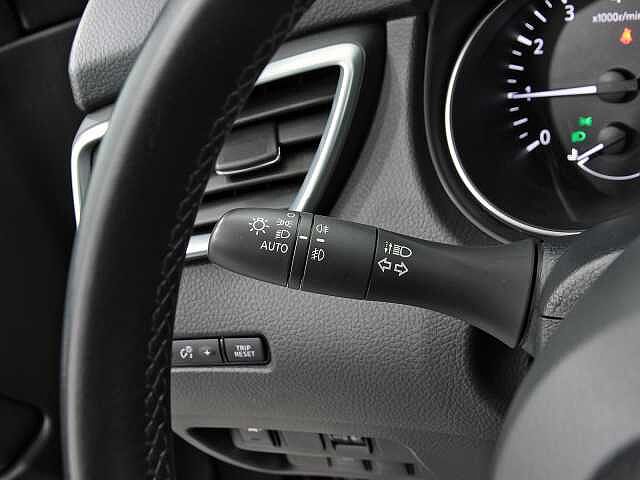 Nissan Qashqai 1.3 DIG-T 160 DCT N-CONNECTA 5P (TECHO Y BARRAS+RUEDA REPUESTO)
