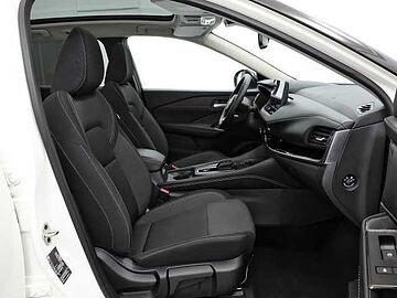 Nissan Qashqai 1.5 HEV E-POWER 190CV N-CONNECTA AUTO 5P(TECHO+PORTON+BITONO) Lunar White + Midnight Black Metalizado