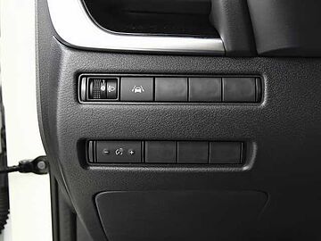 Nissan Qashqai 1.5 HEV E-POWER 190CV BLACK EDITION AUT 5P Lunar White + Midnight Black Metalizado
