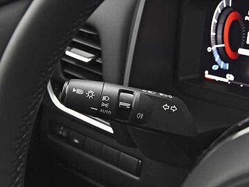 Nissan Qashqai 1.5 HEV E-POWER 190CV BLACK EDITION AUT 5P Lunar White + Midnight Black Metalizado