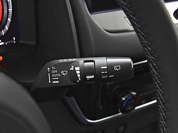 Nissan Qashqai 1.5 HEV E-POWER 190CV BLACK EDITION AUT 5P Lunar White + Midnight Black Metalizado