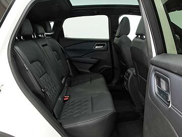 Nissan Qashqai 1.5 HEV E-POWER 190CV TEKNA+ AUTO 5P(BITONO) Lunar White + Midnight Black Metalizado